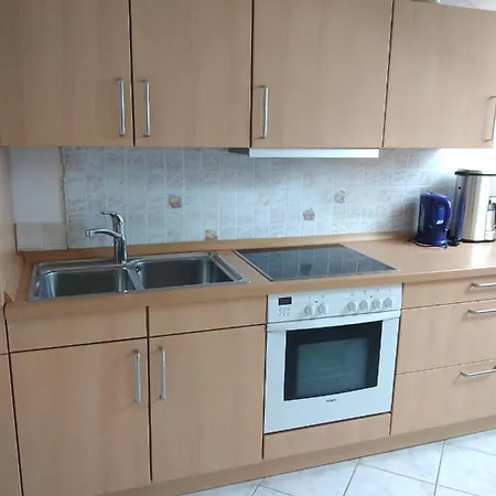 Bernie 2 Apartment *